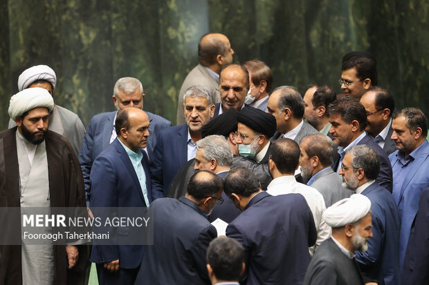 Impeaching session of Iranian Industry Min. in Parliament