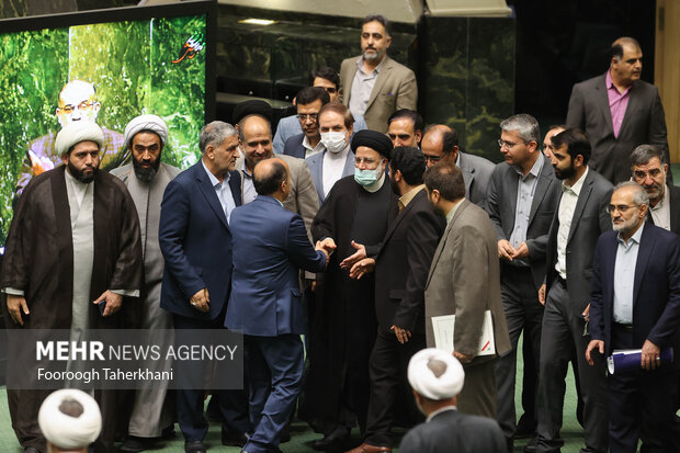 Impeaching session of Iranian Industry Min. in Parliament