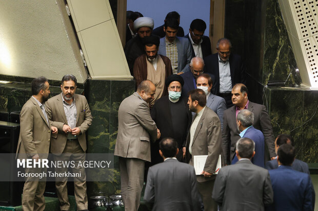 Impeaching session of Iranian Industry Min. in Parliament