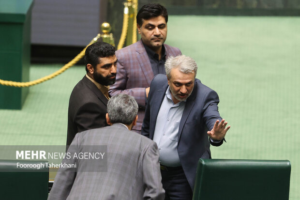 Impeaching session of Iranian Industry Min. in Parliament