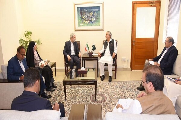 Iran, Pakistan discuss ways to boost bilateral trade ties