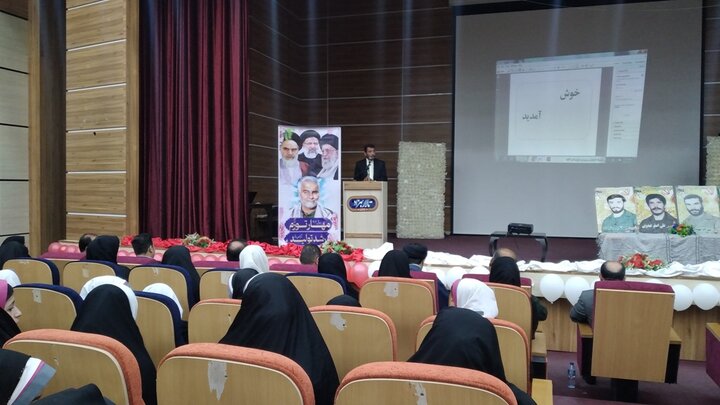 جهت گیری جامعه پاسداشت و تکریم مقام معلم باشد