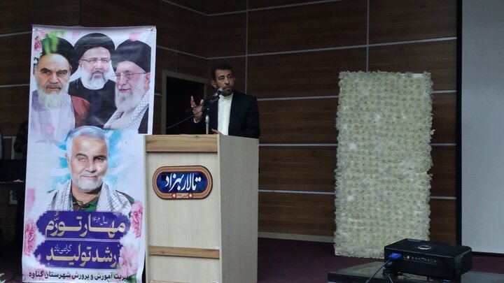 جهت گیری جامعه پاسداشت و تکریم مقام معلم باشد