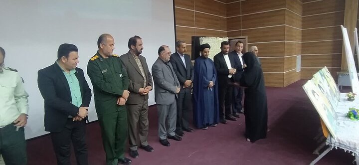 جهت گیری جامعه پاسداشت و تکریم مقام معلم باشد