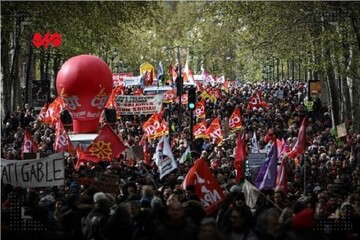 تظاهرات گسترده علیه قانون بازنشستگی در فرانسه نزدیک محل نشست «ماکرون»+ فیلم