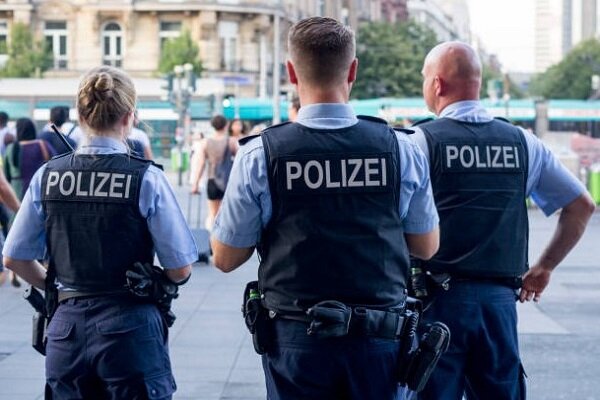 اقدام ضدانسانی پلیس آلمان علیه کودک مسلمان+ فیلم