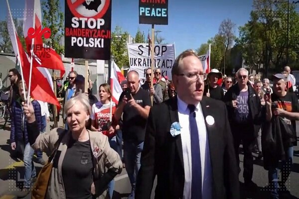 راهپیمایی گسترده ضدجنگ در ورشو لهستان+ فیلم