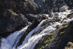 اجرای طرح مطالعاتی مقاوم سازی صخره‌های جنب آبشار نیاسر کاشان