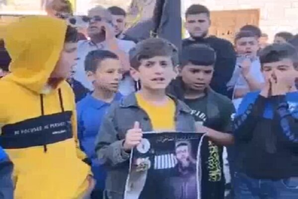 پسر شیخ خضر عدنان در جایگاه رهبری تظاهرات ضدصهیونیستی+ فیلم