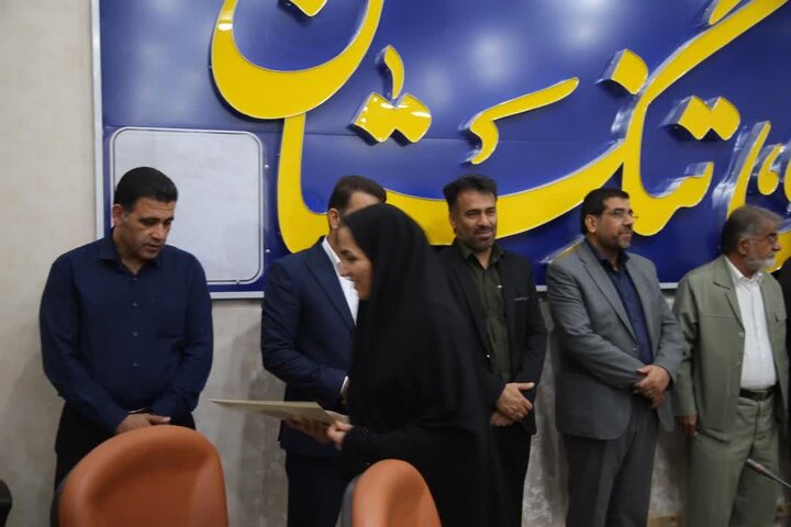 ۵۰۰ هزار متر مربع آسفالت در روستاها و شهرهای تنگستان اجرا شد