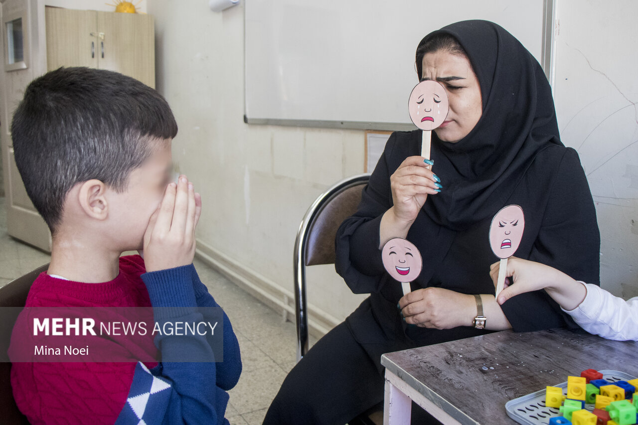 روایتهایی از جنس ایثار/ معلمانی که عشق را سرمشق میکنند