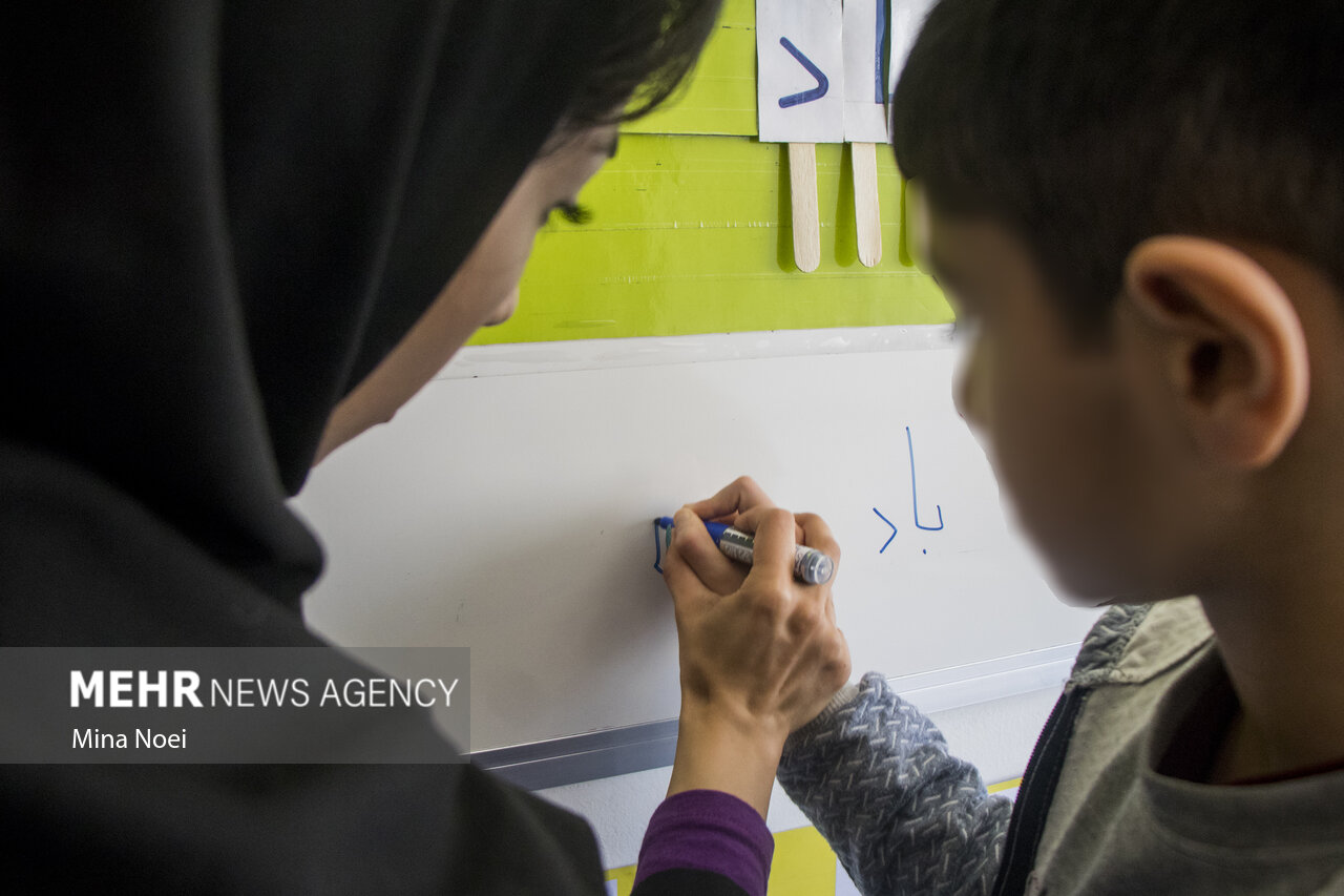 روایتهایی از جنس ایثار/ معلمانی که عشق را سرمشق میکنند