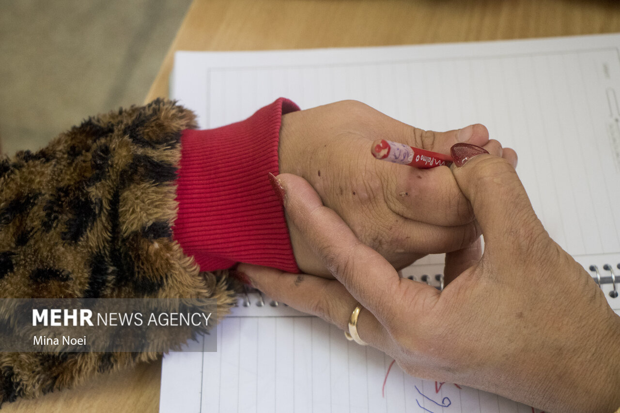 روایتهایی از جنس ایثار/ معلمانی که عشق را سرمشق میکنند