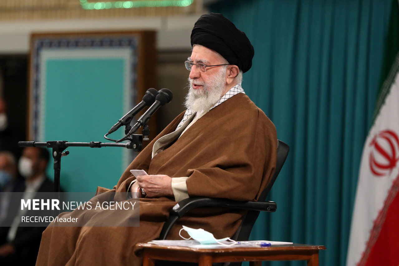 معلمان پای صحبت معلم انقلاب/ «چاره کار در اصلاح مدرسه است»