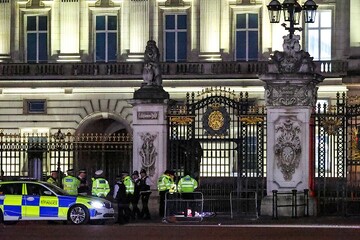 Man arrested after controlled explosion at Buckingham Palace