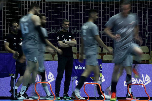 چرا حضور مربی مطرح خارجی در تیم ملی والیبال ایران منتفی شد؟