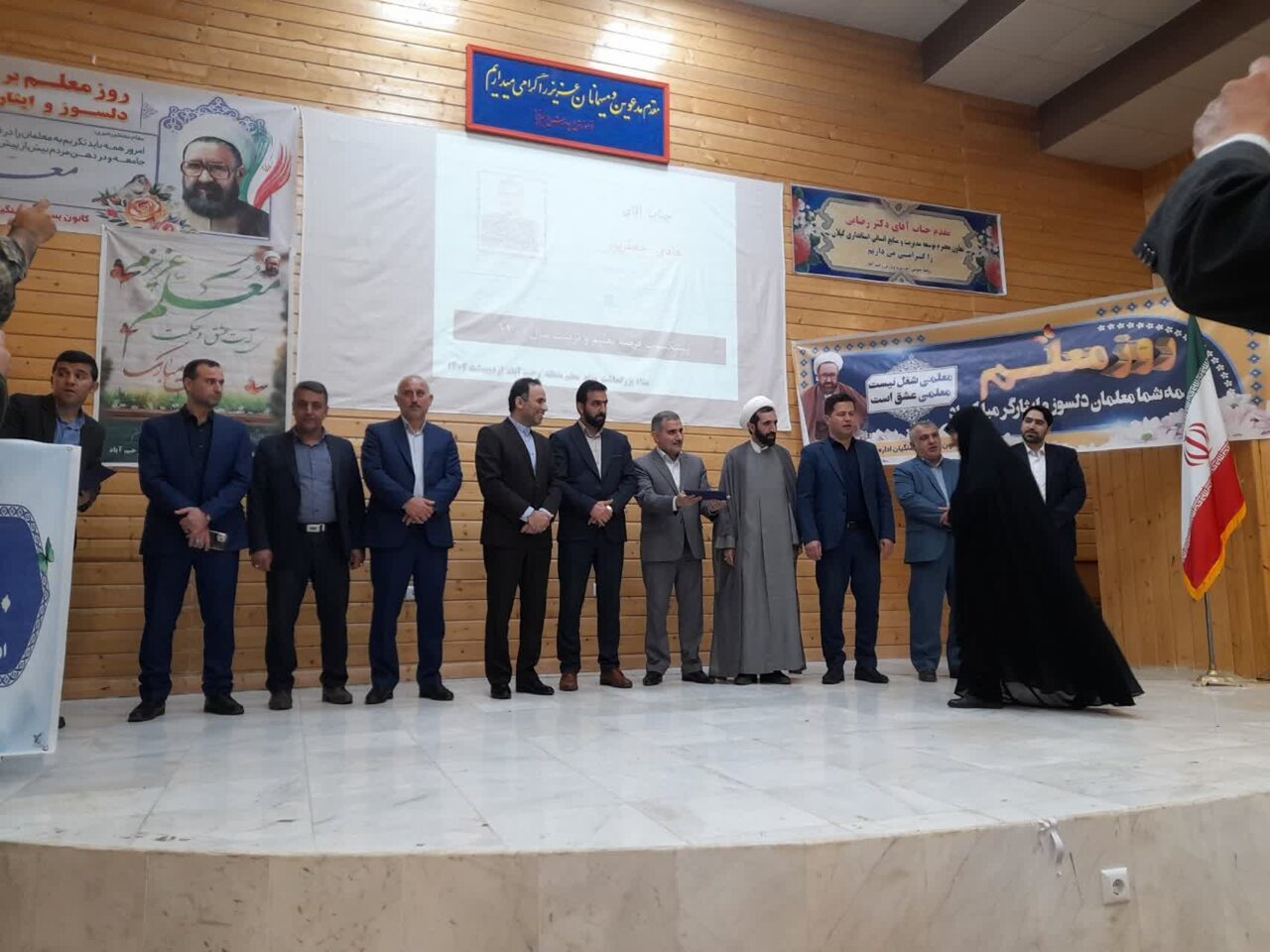 معلمان مایه فخر و مباهات جامعه هستند