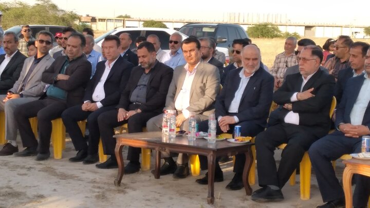 مردم استان بوشهر در احداث کارخانههای تولیدی سرمایهگذاری کنند