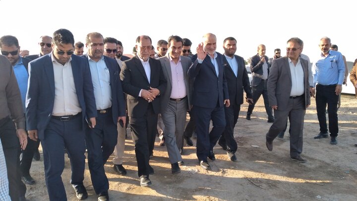 مردم استان بوشهر در احداث کارخانههای تولیدی سرمایهگذاری کنند