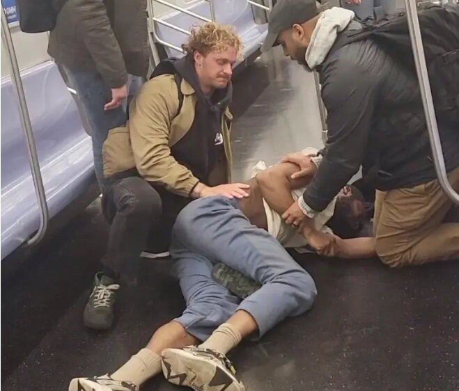 قتل وحشیانه یک سیاهپوست به دست تفنگدار آمریکایی در متروی نیویورک