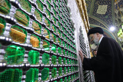 دمشق؛ ایرانی صدر کی حرم حضرت رقیہ (س) میں حاضری