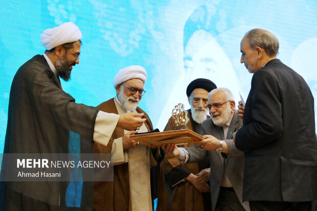 سفر یک روزه تولیت آستان قدس رضوی به همدان