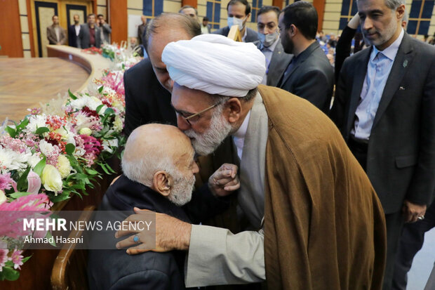 سفر یک روزه تولیت آستان قدس رضوی به همدان