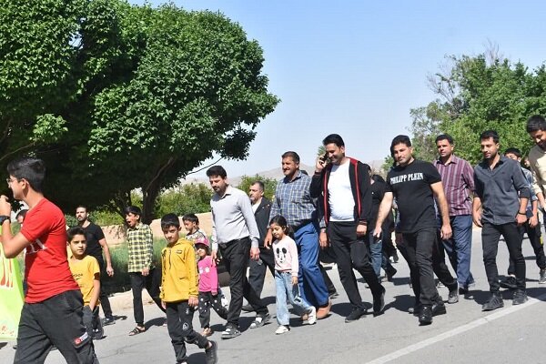 همایش پیاده‌روی خانوادگی «هفته سلامت» در بهاباد برگزار شد