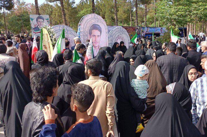 گلزار شهدای سبزوار قلب تپنده شهر شد/اینجا غیرت معنا پیدا میکند