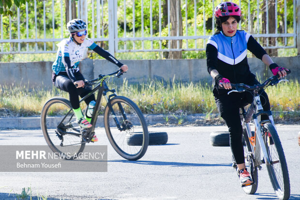 مسابقه دوچرخه سواری بانوان در اراک