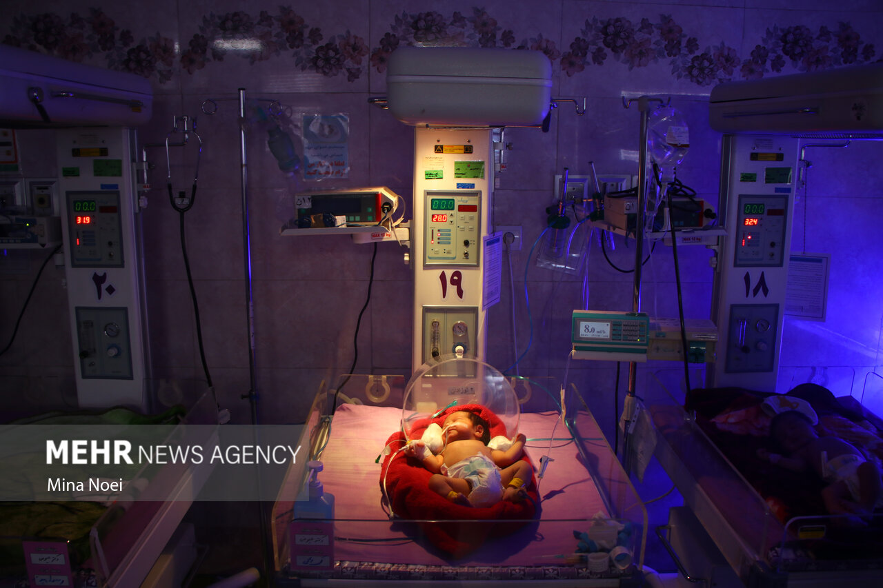 دستانی که ثانیههای با شکوه یک تولد را رقم میزنند