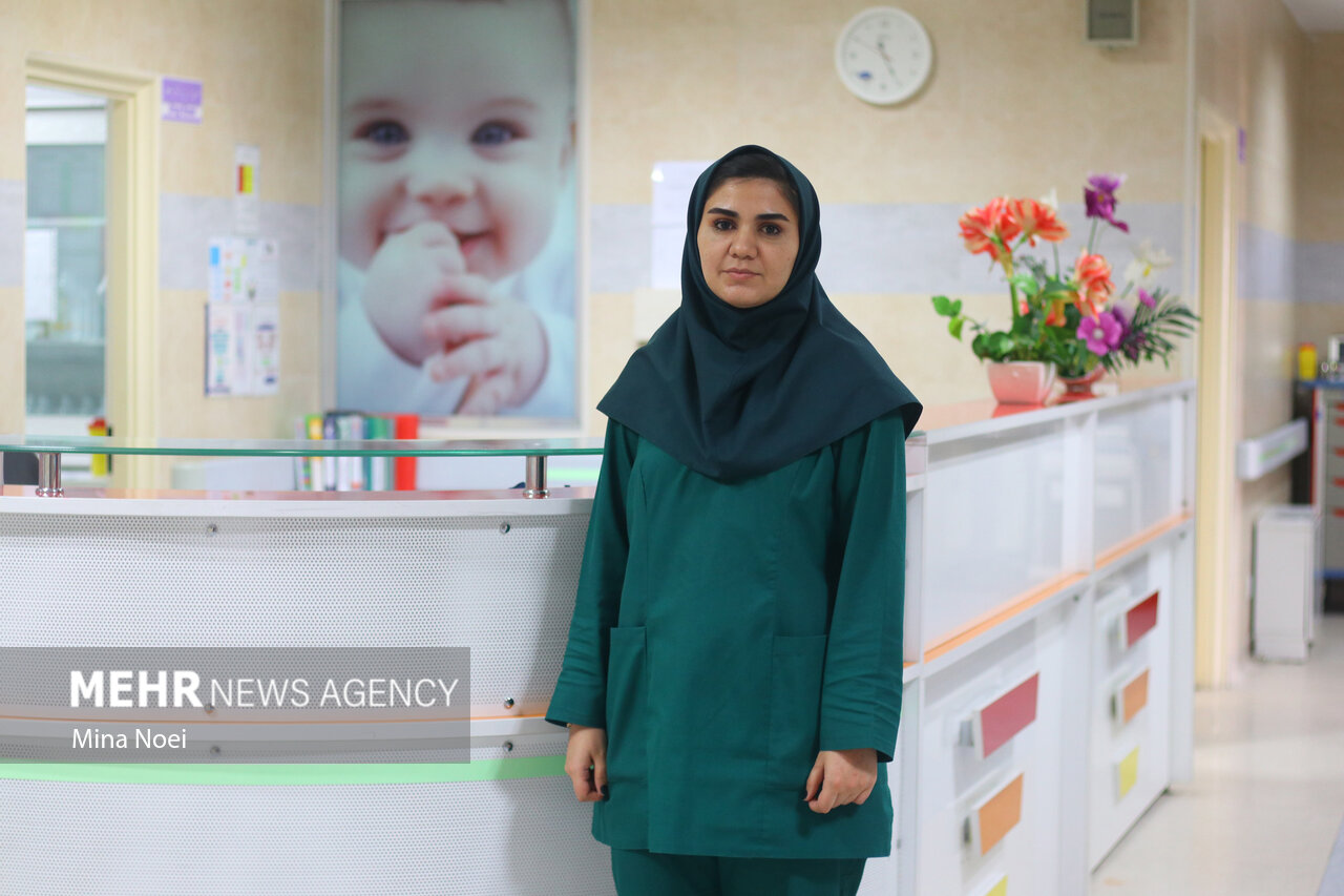 دستانی که ثانیههای با شکوه یک تولد را رقم میزنند