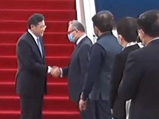 سہ فریقی اجلاس میں شرکت کے لیے چینی وزیر خارجہ پاکستان پہنچ گئے