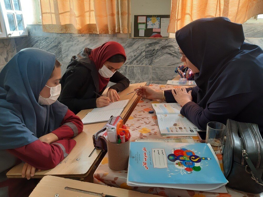 معلمی که ساعت ۱۲ شب دنبال کیک تولد میگشت/ دندانپزشکی که معلم شد!