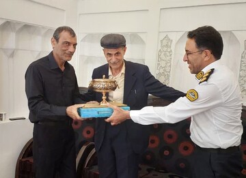 تقدیر رئیس پلیس راهور اصفهان از معلمان بازنشسته‌اش بعد از ۳۳ سال