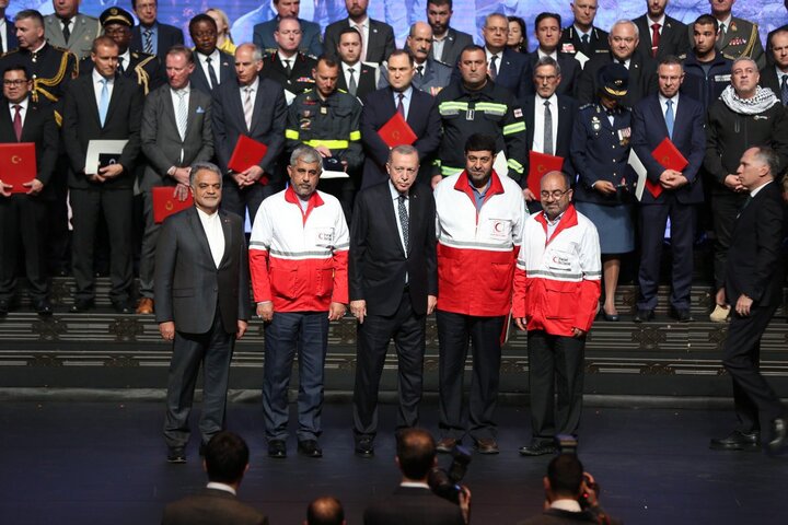 از دریافت نشان عالی بشردوستی تا اعزام کاروانهای سلامت 4