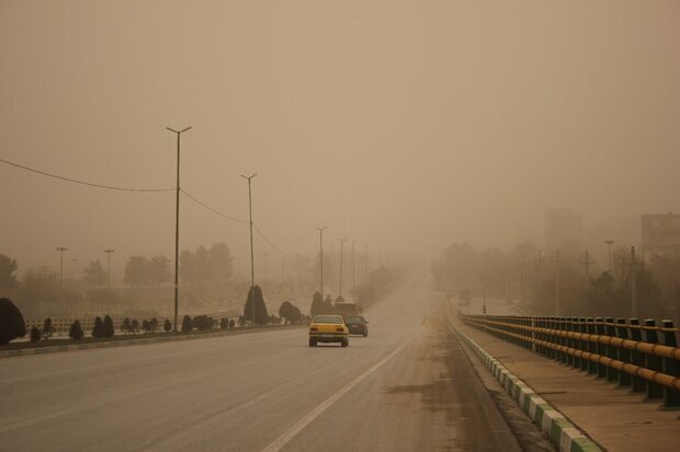 طوفان گرد و خاک شدید محور بمپور به ایرانشهر