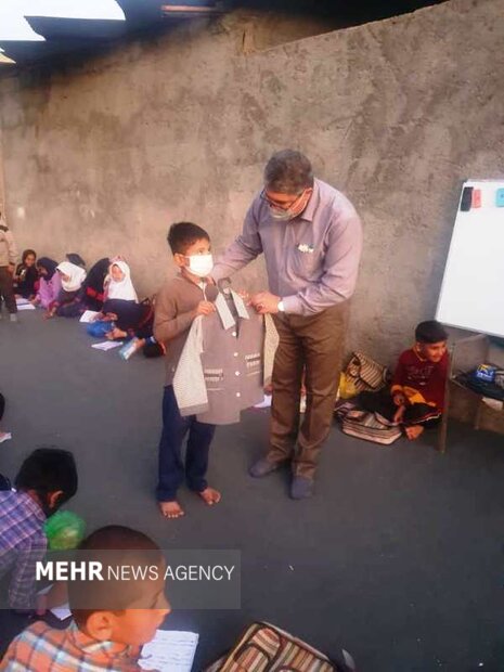 معلمی در پیادهرو / قصهای که از «آرش» شروع شد