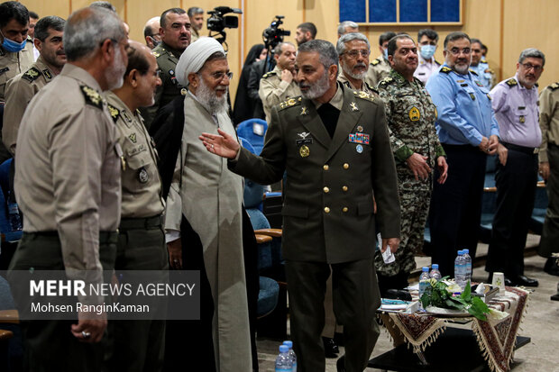 امیر سرلشکر سید عبدالرحیم موسوی فرمانده کل ارتش در چهارمین همایش سراسری تجلیل از اساتید و معلمان ارتش حضور دارد