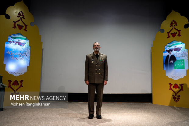 امیر سرلشکر سید عبدالرحیم موسوی فرمانده کل ارتش در چهارمین همایش سراسری تجلیل از اساتید و معلمان ارتش حضور دارد