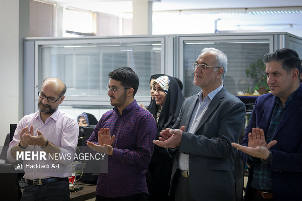 مراسم ۴۴ سالگرد تأسیس روزنامه تهران تایمز بعد از ظهر روز شنبه ۱۶ اردیبهشت ماه ۱۴۰۲ با حضور محمدمهدی رحمتی مدیرعامل جدید خبرگزاری مهر در تحریریه این روزنامه برگزار شد