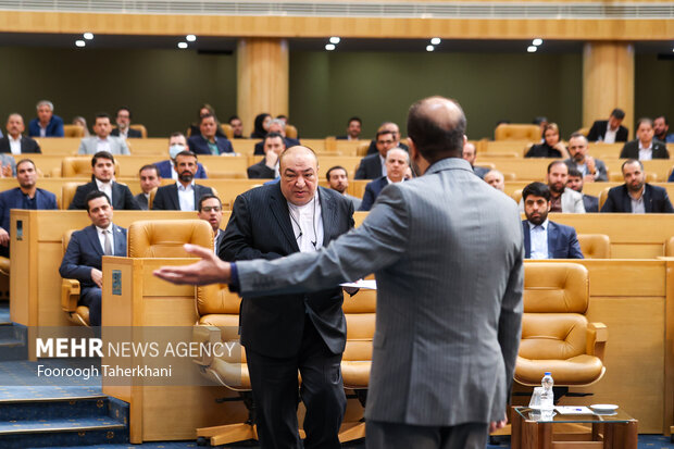 مهدی صفری معاون دیپلماسی اقتصادی وزارت امور خارجه در پنجمین نمایشگاه توانمندی های صادراتی جمهوری اسلامی ایران در سالن اجلاس سران حضور دارد