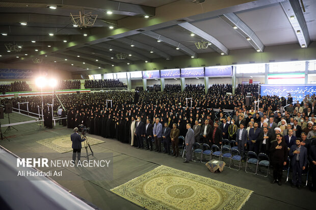 آئین بزرگداشت مقام معلم و دیدار با جمعی از معلمان، اساتید و دانشجویان دانشگاه فرهنگیان، صبح روز یکشنبه ۱۷ اردیبهشت ماه ۱۴۰۲ با حضور حجت الاسلام رئیسی، رئیس جمهور و رضامراد صحرایی سرپرست وزارت آموزش و پرورش در این دانشگاه برگزار شد