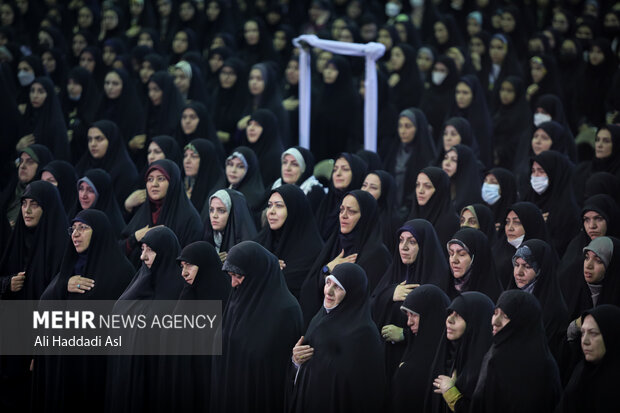 آئین بزرگداشت مقام معلم و دیدار با جمعی از معلمان، اساتید و دانشجویان دانشگاه فرهنگیان، صبح روز یکشنبه ۱۷ اردیبهشت ماه ۱۴۰۲ با حضور حجت الاسلام رئیسی، رئیس جمهور و رضامراد صحرایی سرپرست وزارت آموزش و پرورش در این دانشگاه برگزار شد