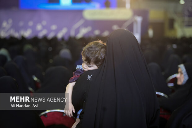 آئین بزرگداشت مقام معلم و دیدار با جمعی از معلمان، اساتید و دانشجویان دانشگاه فرهنگیان، صبح روز یکشنبه ۱۷ اردیبهشت ماه ۱۴۰۲ با حضور حجت الاسلام رئیسی، رئیس جمهور و رضا مراد صحرایی سرپرست وزارت آموزش و پرورش در این دانشگاه برگزار شد