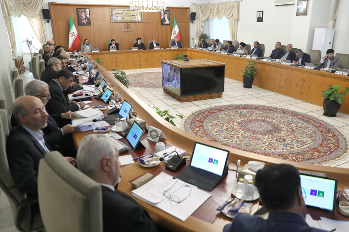 الرئيس الايراني يوجه باستخدام العملة الوطنية في التعاملات التجارية مع الخارج