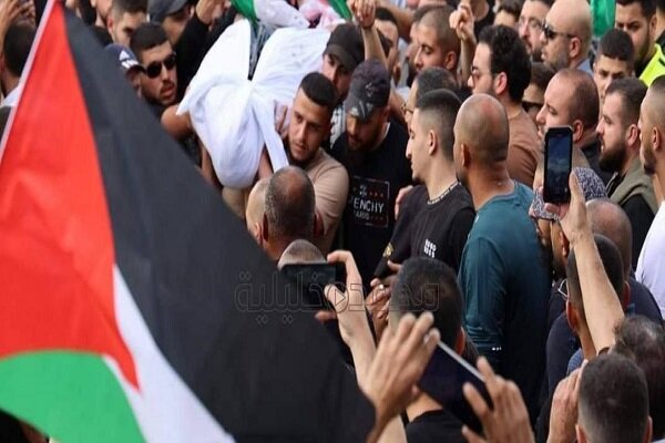 پیکر شهید ۲۰ ساله فلسطینی تشییع شد
