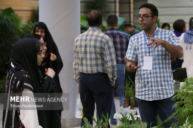 نوزدهمین نمایشگاه گل و‌گیاه تهران از تاریخ ۱۶ تا ۲۲ اردیبهشت ماه از ساعت ۱۰ صبح تا ۸ شب در محل دائمی نمایشگاه‌های شهرداری تهران میزبان علاقه‌مندان گل و گیاه است