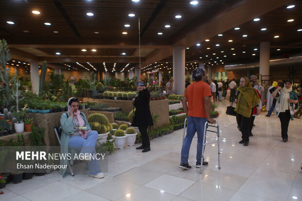 نوزدهمین نمایشگاه گل و‌گیاه تهران از تاریخ ۱۶ تا ۲۲ اردیبهشت ماه از ساعت ۱۰ صبح تا ۸ شب در محل دائمی نمایشگاه‌های شهرداری تهران میزبان علاقه‌مندان گل و گیاه است