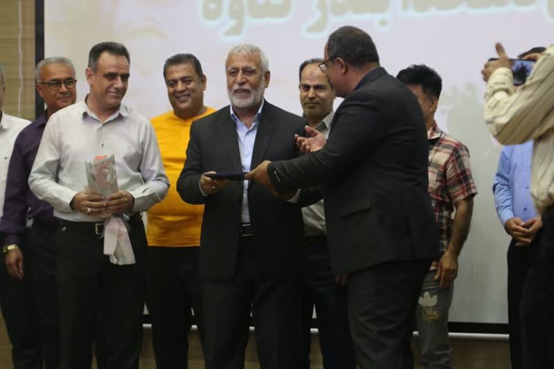 معلمان پیشکسوت در گناوه تجلیل شدند